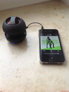 MACson M-850 Capsule Mini-Lautsprecher mit iPhone verbunden